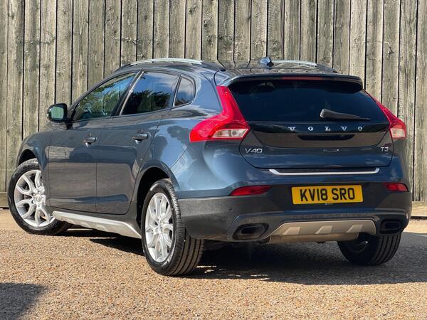 Volvo V40 Cross Country 1.5 T3 Pro Auto Euro 6 (s/s) 5dr