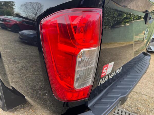 Nissan Navara 2.3 dCi N-Guard Auto 4WD Euro 6 4dr