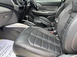 Mitsubishi L200 2.4 DI-D DC Barbarian Black Auto 4WD Euro 6 4dr (Roll Top) at 36th