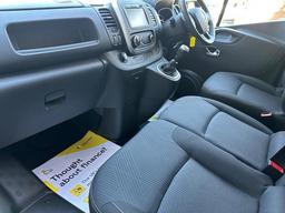 Renault Trafic 2.0 dCi ENERGY 28 Black Edition SWB Standard Roof Euro 6 (s/s) 5dr at 25th