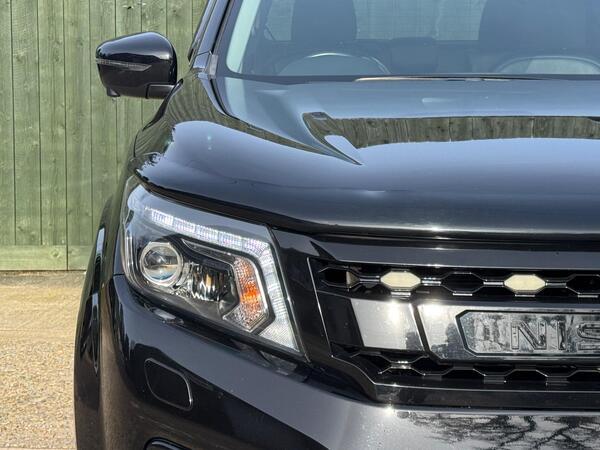 Nissan Navara 2.3 dCi N-Guard Auto 4WD Euro 6 4dr