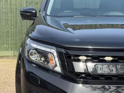 Nissan Navara 2.3 dCi N-Guard Auto 4WD Euro 6 4dr at 23th