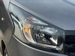 Renault Trafic 1.6 dCi ENERGY 29 Sport Nav LWB Standard Roof Euro 6 (s/s) 5dr at 36th