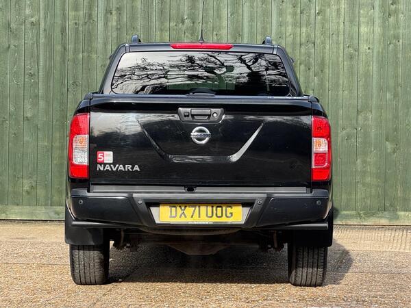 Nissan Navara 2.3 dCi N-Guard Auto 4WD Euro 6 4dr