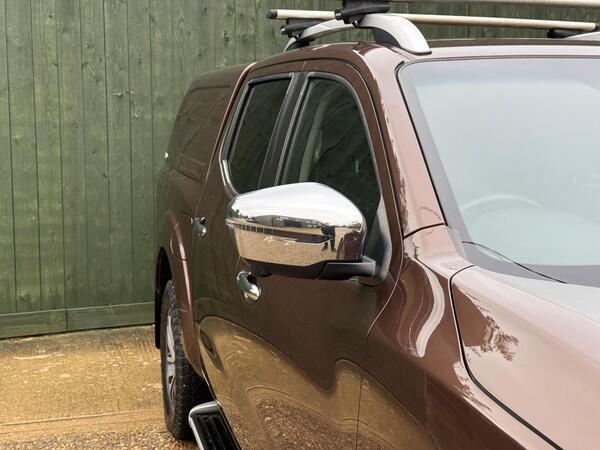 Nissan Navara 2.3 dCi Tekna 4WD Euro 6 (s/s) 4dr