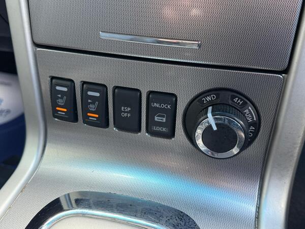 Nissan Navara 2.5 dCi Tekna Auto 4WD Euro 5 4dr