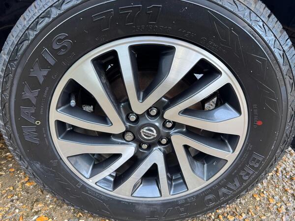 Nissan Navara 2.3 dCi Tekna Auto 4WD Euro 6 4dr