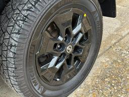 Nissan Navara 2.3 dCi N-Guard Auto 4WD Euro 6 4dr at 36th