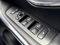 Volvo V40 2.0 D3 R-Design Edition Auto Euro 6 (s/s) 5dr at 38th