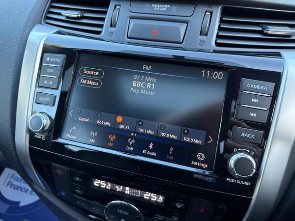 Nissan Navara 2.3 dCi N-Guard Auto 4WD Euro 6 4dr