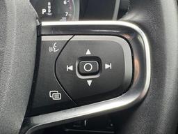 Volvo XC40 2.0 B4 MHEV R-Design Pro Auto Euro 6 (s/s) 5dr at 23th