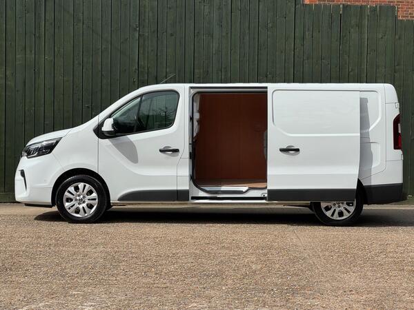 Nissan Primastar 2.0 dCi 30 Tekna L2 H1 Euro 6 (s/s) 5dr