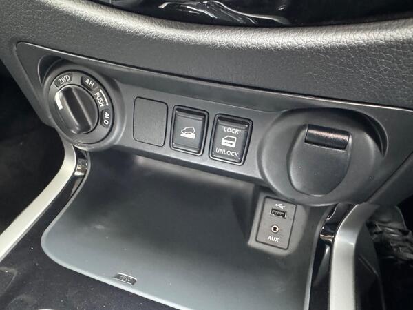 Nissan Navara 2.3 dCi Tekna Auto 4WD Euro 6 4dr