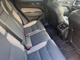 Volvo XC60 2.0 T5 R-Design Auto AWD Euro 6 (s/s) 5dr at 11th