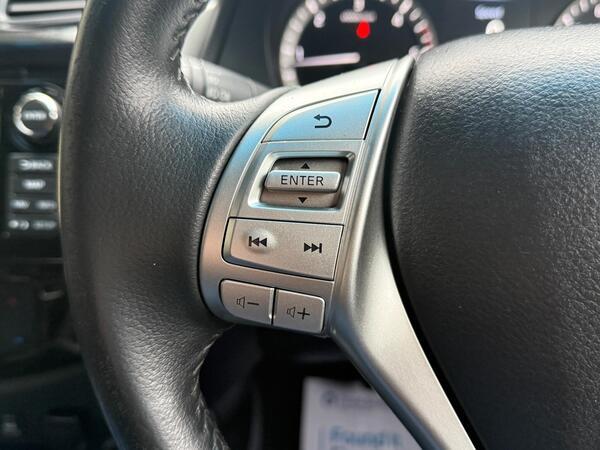 Nissan Navara 2.3 dCi Tekna 4WD Euro 6 (s/s) 4dr