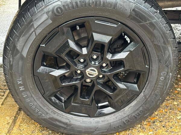 Nissan Navara 2.3 dCi N-Guard Auto 4WD Euro 6 4dr