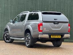 Nissan Navara 2.3 dCi Tekna Auto 4WD Euro 6 4dr at 8th