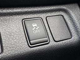 Nissan Navara 2.3 dCi N-Guard Auto 4WD Euro 6 4dr at 50th
