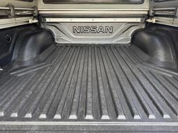 Nissan Navara 2.3 dCi Tekna Auto 4WD Euro 6 4dr at 14th