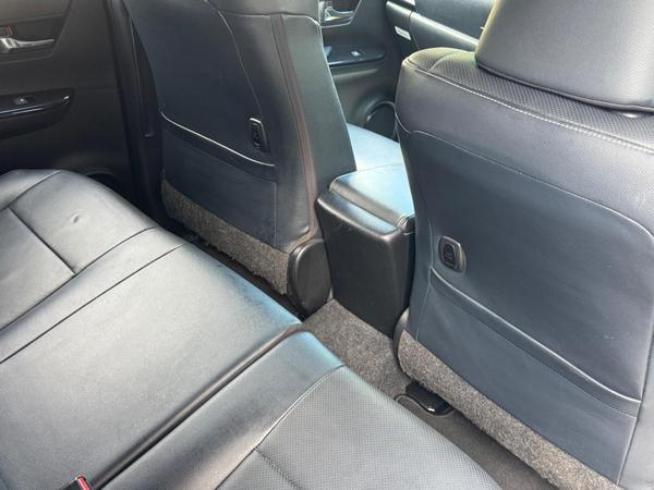 Toyota Hilux 2.8 D-4D Invincible X Auto 4WD Euro 6 (s/s) 4dr