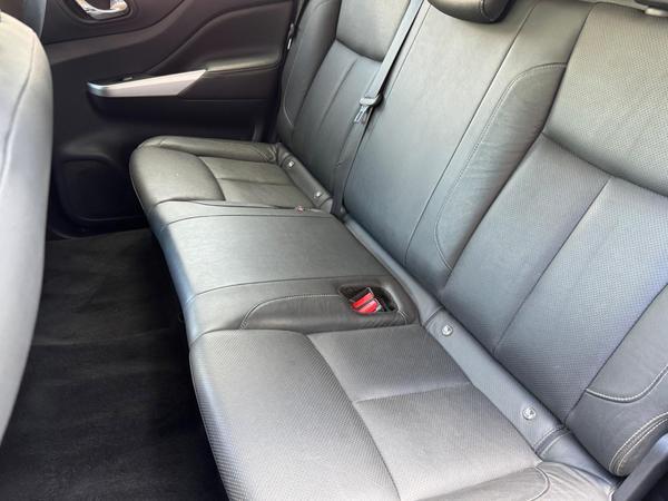 Nissan Navara 2.3 dCi Tekna Auto 4WD Euro 6 4dr