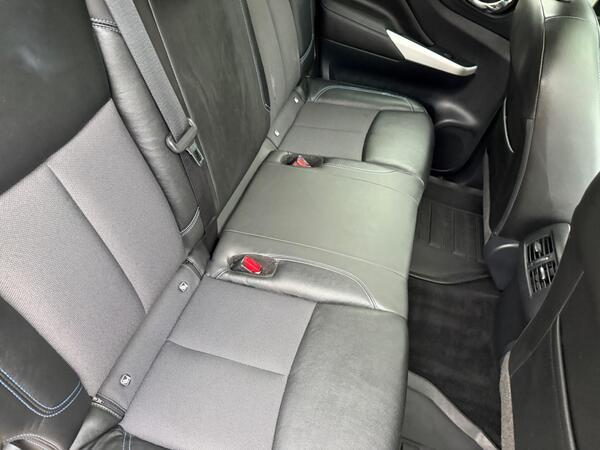 Nissan Navara 2.3 dCi N-Guard Auto 4WD Euro 6 4dr
