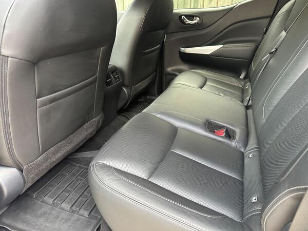 Nissan Navara 2.3 dCi Tekna Auto 4WD Euro 6 4dr