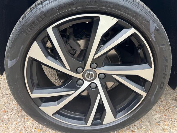Volvo XC40 2.0 B4 MHEV R-Design Pro Auto Euro 6 (s/s) 5dr