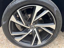 Volvo XC40 2.0 B4 MHEV R-Design Pro Auto Euro 6 (s/s) 5dr at 33th