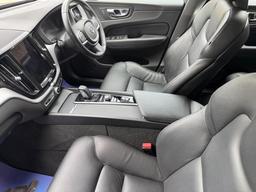 Volvo XC60 2.0 B5 MHEV Momentum Auto Euro 6 (s/s) 5dr at 19th