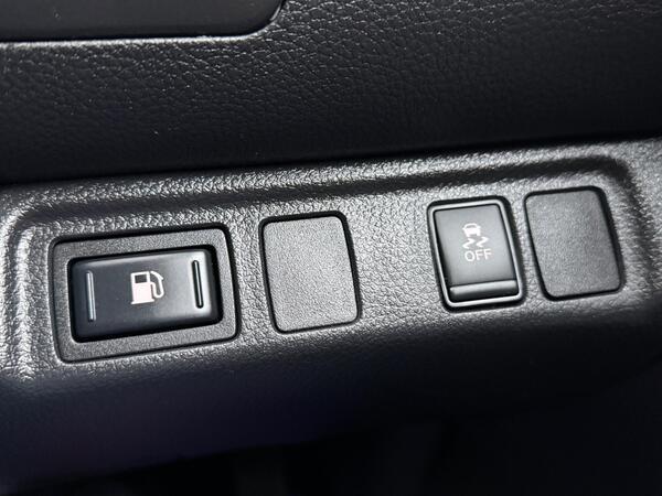 Nissan Navara 2.3 dCi Tekna Auto 4WD Euro 6 4dr