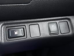 Nissan Navara 2.3 dCi Tekna Auto 4WD Euro 6 4dr at 27th