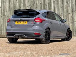 Ford Focus 2.0T EcoBoost ST-3 Euro 6 (s/s) 5dr at 7th