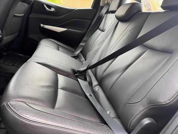 Nissan Navara 2.3 dCi Tekna Auto 4WD Euro 6 4dr