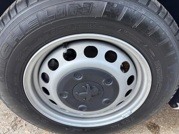 Peugeot Expert 2.0 BlueHDi 1400 Professional Premium Standard Panel Van MWB Euro 6 (s/s) 6dr