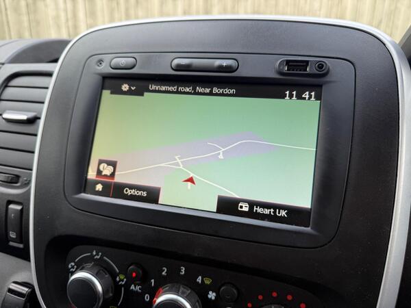 Renault Trafic 2.0 dCi ENERGY 30 Sport Nav Crew Van LWB Euro 6 (s/s) 6dr
