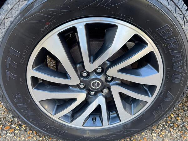 Nissan Navara 2.3 dCi Tekna Auto 4WD Euro 6 4dr