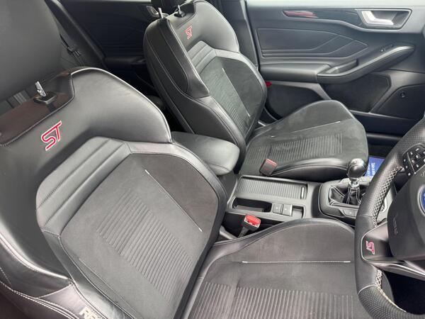 Ford Focus 2.3T EcoBoost ST Euro 6 (s/s) 5dr