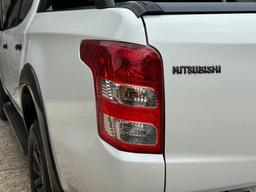 Mitsubishi L200 2.4 DI-D DC Barbarian Black Auto 4WD Euro 6 4dr (Roll Top) at 44th
