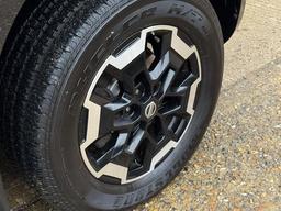 Nissan Navara 2.3 dCi Tekna 4WD Euro 6 (s/s) 4dr at 33th