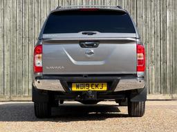 Nissan Navara 2.3 dCi Tekna Auto 4WD Euro 6 4dr at 12th