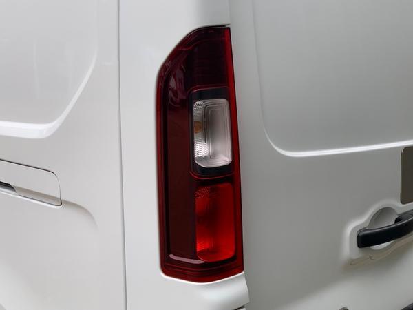 Vauxhall Vivaro 1.6 CDTi 2900 BiTurbo ecoTEC Limited Edition Nav Crew Van L2 H1 Euro 6 (s/s) 5dr (6 Seat)