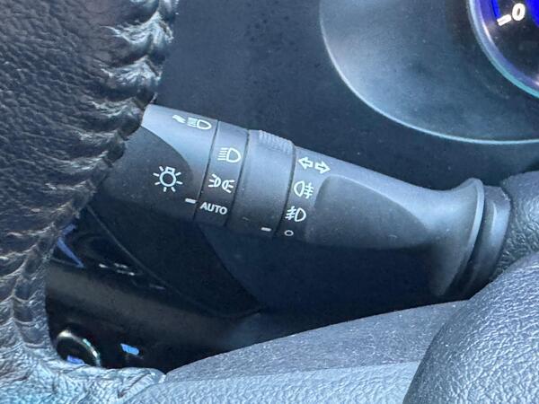 Toyota Hilux 2.4 D-4D Invincible Auto 4WD Euro 6 4dr (TSS, 3.5t)