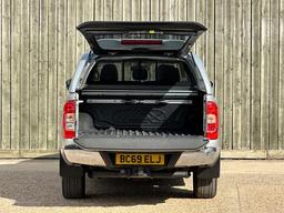Nissan Navara 2.3 dCi Tekna Auto 4WD Euro 6 4dr at 23th