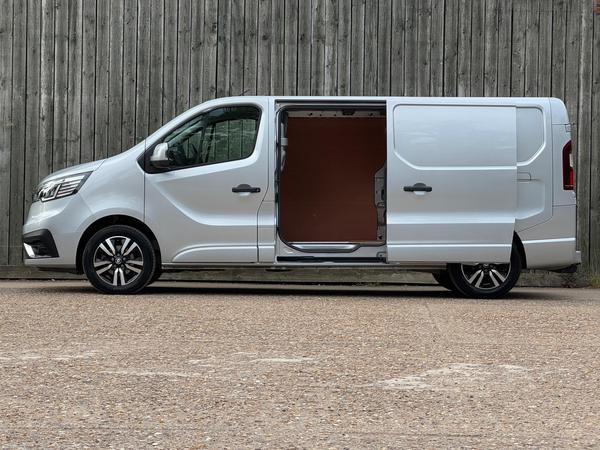 Renault Trafic 2.0 dCi Blue 30 Extra Sport LWB Euro 6 (s/s) 5dr