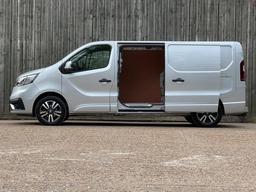 Renault Trafic 2.0 dCi Blue 30 Extra Sport LWB Euro 6 (s/s) 5dr at 10th