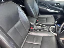 Nissan Navara 2.3 dCi Tekna 4WD Euro 5 4dr at 8th