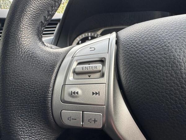 Nissan Navara 2.3 dCi N-Guard Auto 4WD Euro 6 4dr