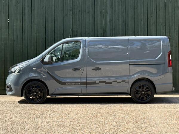 Renault Trafic 2.0 dCi ENERGY 28 Black Edition EDC SWB Standard Roof Euro 6 (s/s) 5dr