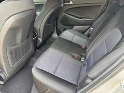 Hyundai TUCSON 1.7 CRDi Blue Drive SE Nav Euro 6 (s/s) 5dr at 13th